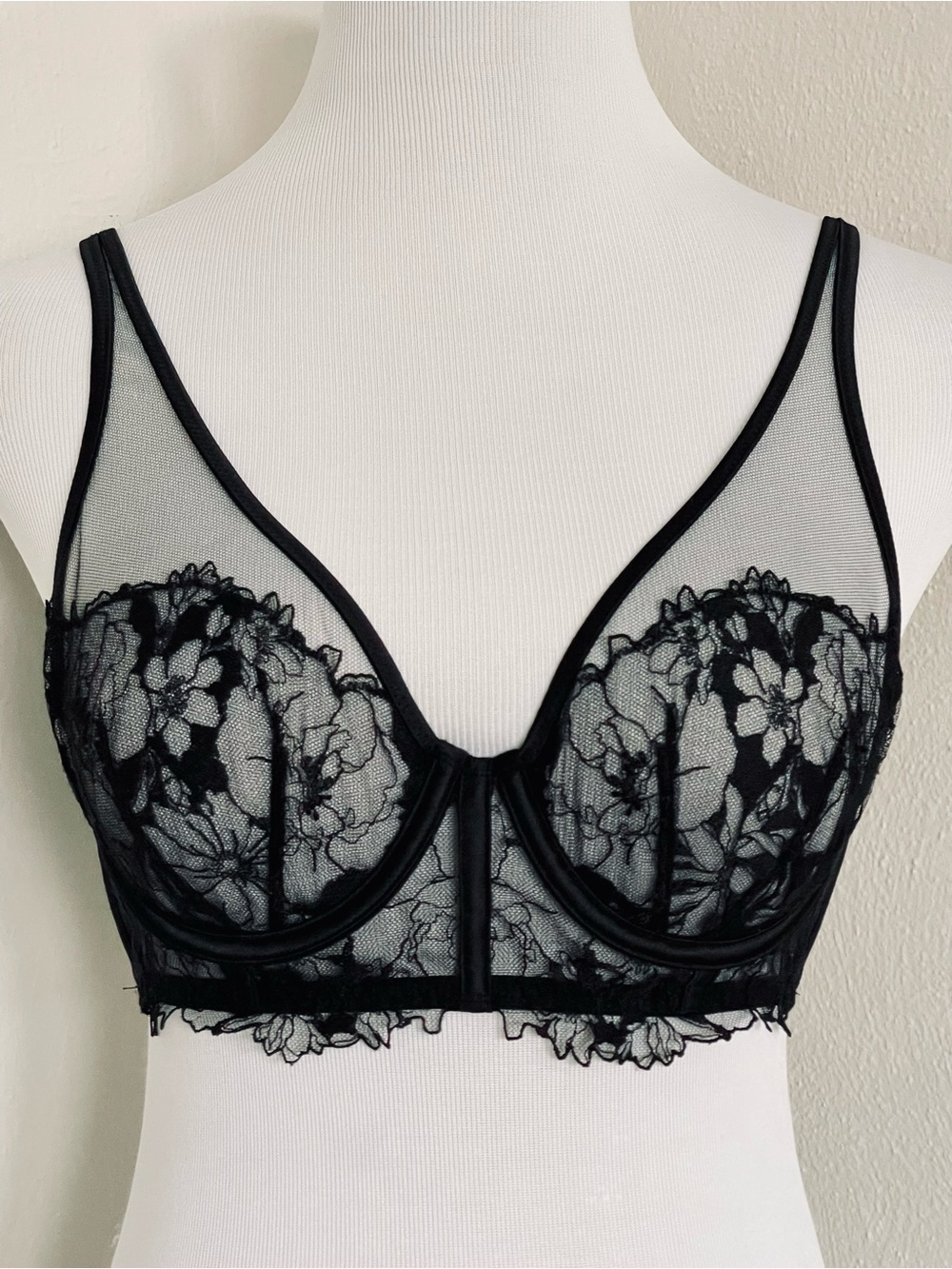 Victoria’s Secret Black Sheer Floral Lace Unlined Plunge Bra - 36B